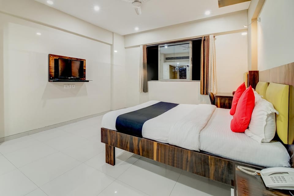 Bed, TV and multimedia, Photo of the whole room