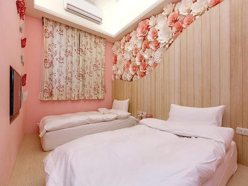 幸福加油站電梯民宿 -近東大門夜市 Vacation rental in Taiwan, Province of China