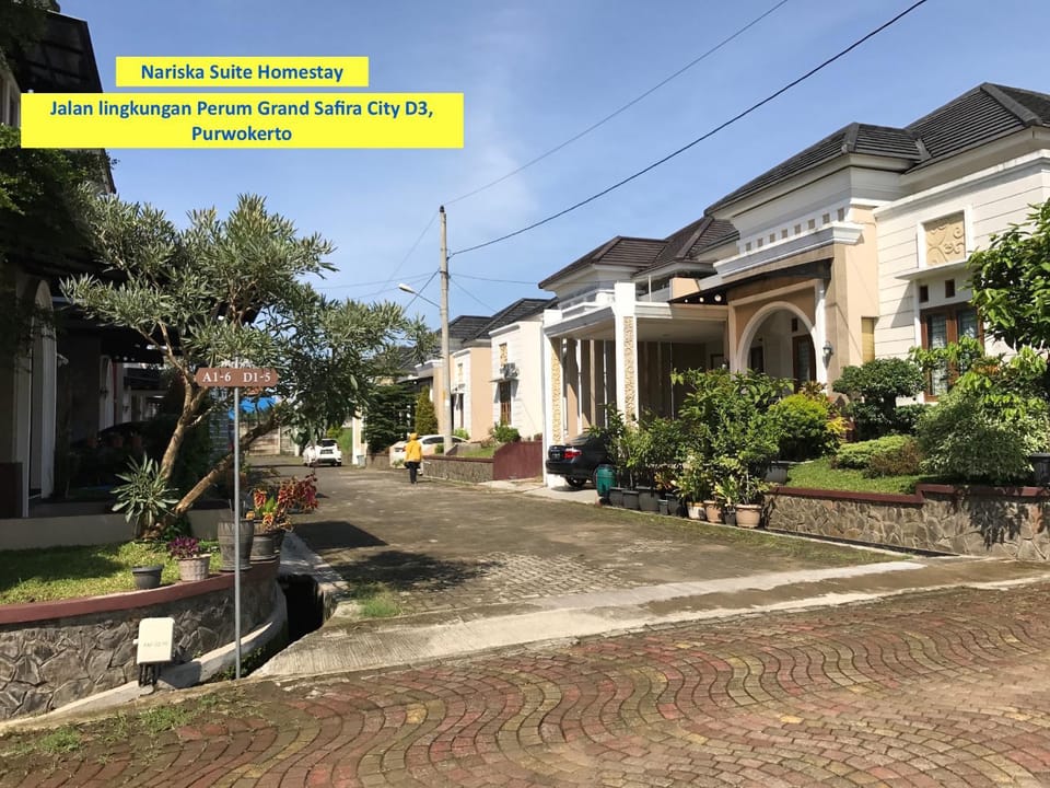 Property building, Facade/entrance, Off site