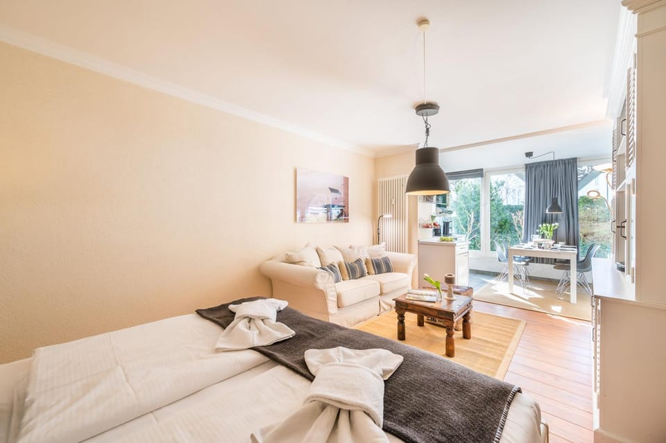Living room, Photo of the whole room, Bedroom
