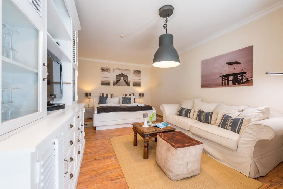 Living room, Photo of the whole room, Seating area