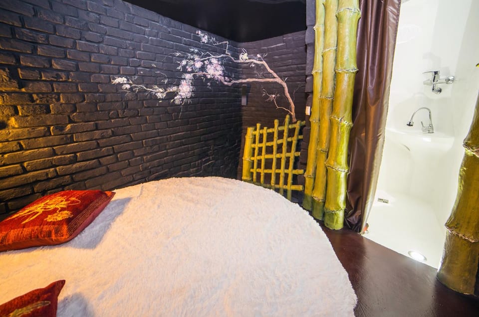 Bathroom, Other, Photo of the whole room, Decorative detail, Bedroom