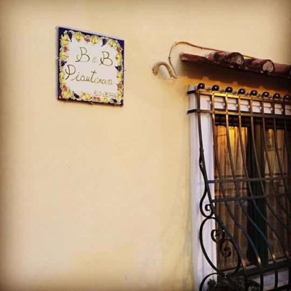 Property building, Facade/entrance, Decorative detail