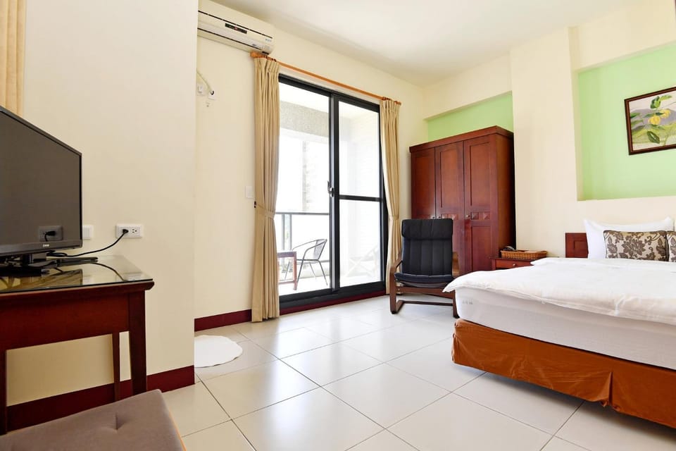 Balcony/Terrace, Photo of the whole room, Decorative detail, Bedroom