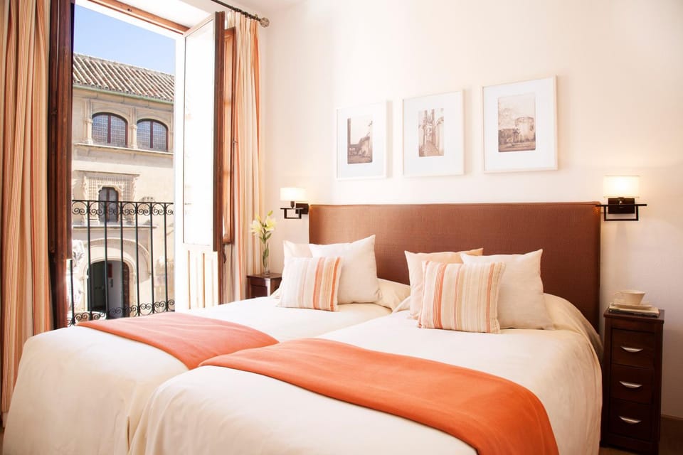 Bed, Bedroom, Street view