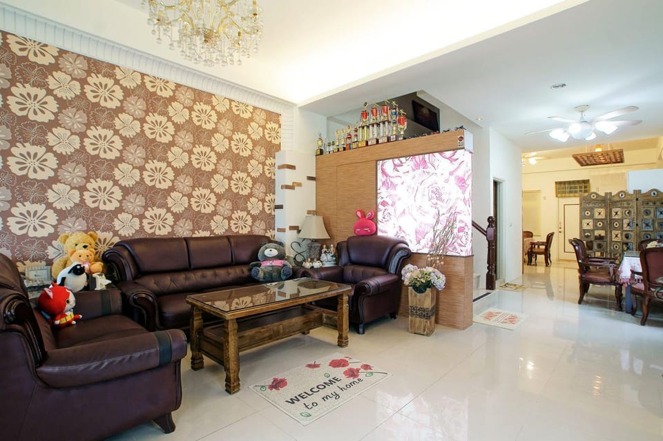 Communal lounge/ TV room