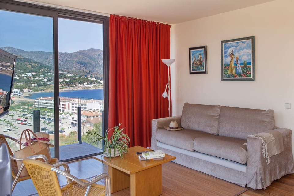 Living room, Seating area, Mountain view