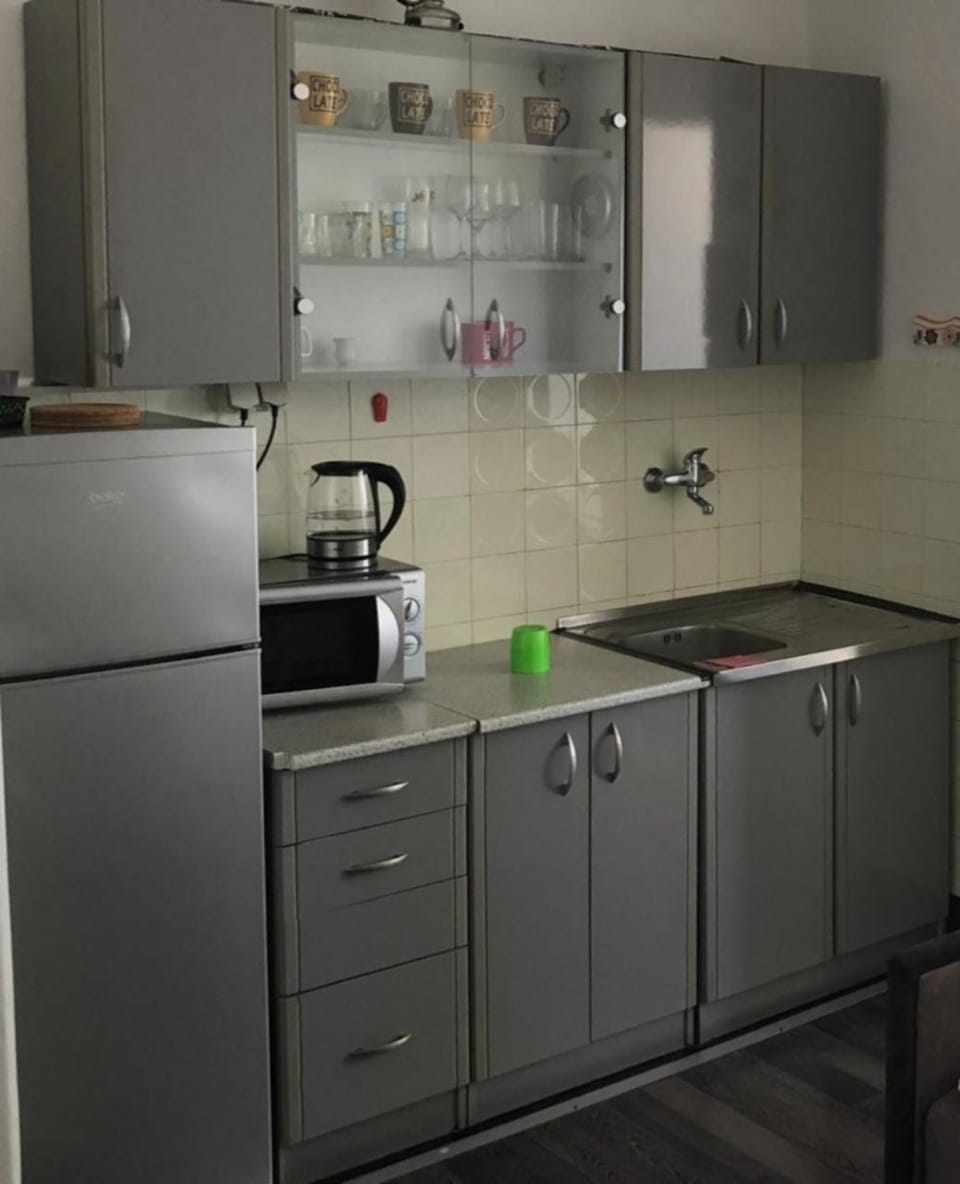 Kitchen or kitchenette, oven