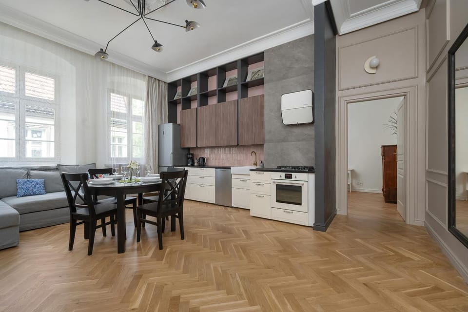 Kitchen or kitchenette, Seating area, Dining area