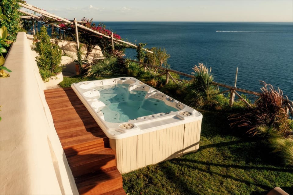 Hot Tub, Hot Tub