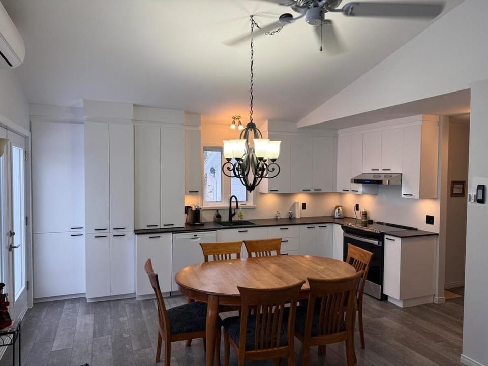 Dining area, kitchen
