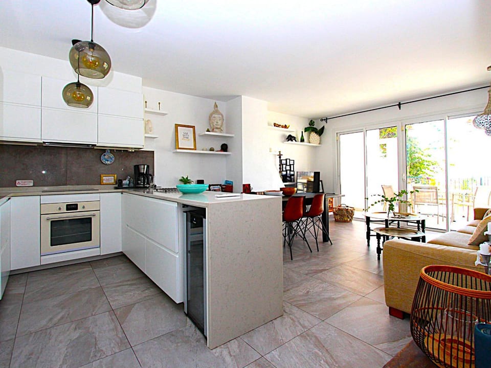 Kitchen or kitchenette, Living room, Seating area, Dining area, oven, stove