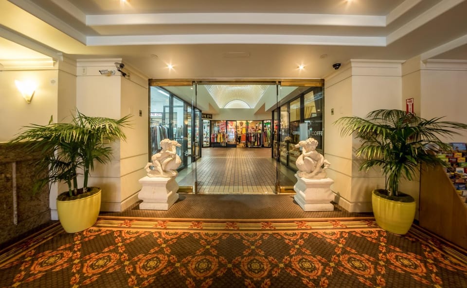 On-site shops, Lobby or reception