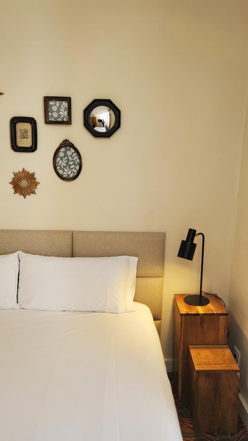 Photo of the whole room, Bedroom