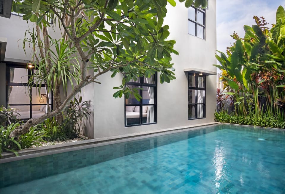 Property building, Swimming pool, Swimming pool