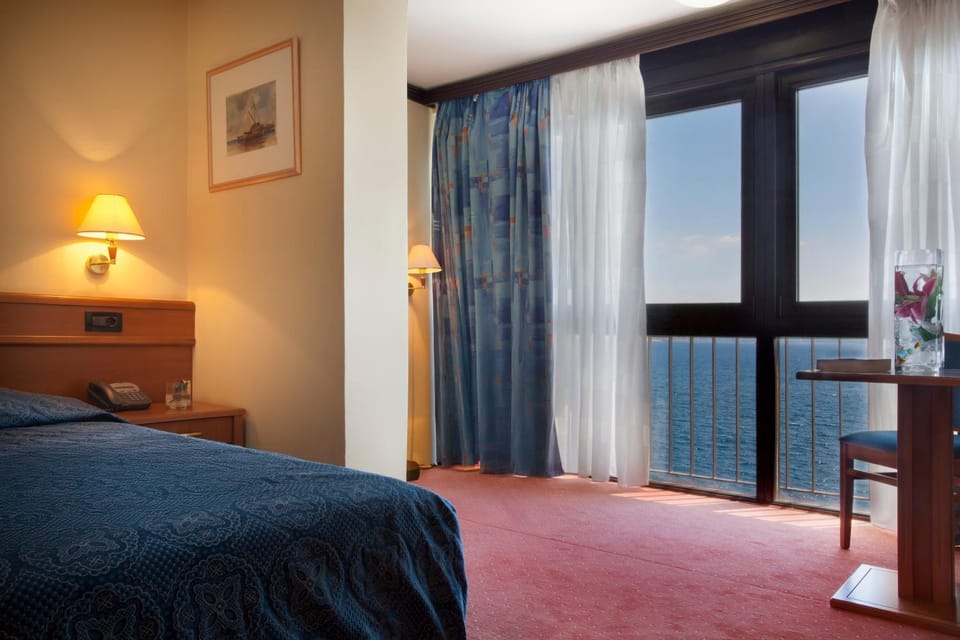 Bed, Bedroom, Sea view