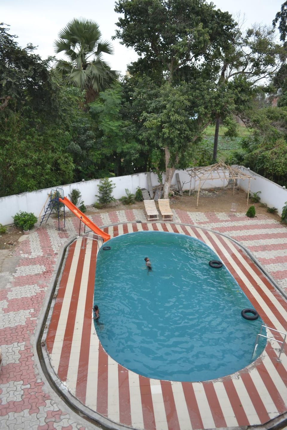 Restaurant/places to eat, Natural landscape, Swimming pool, Swimming pool