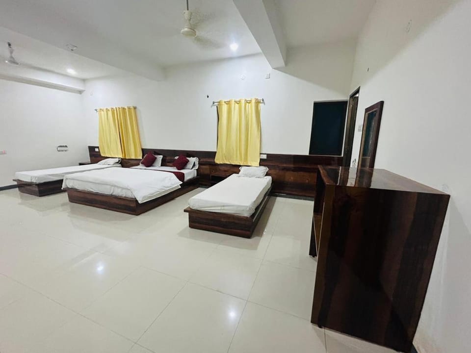 Coffee/tea facilities, Business facilities, Banquet/Function facilities, Family, Family, Family