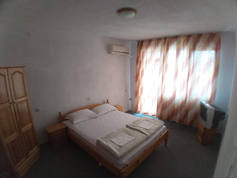 Zlatevi Guest House Bed and Breakfast in Burgas Province