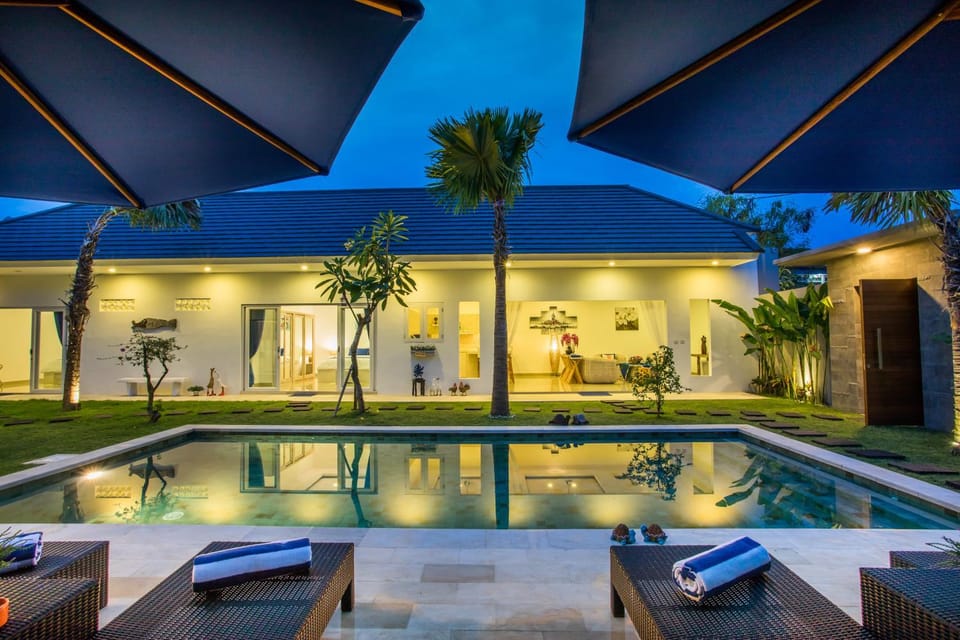 Decorative detail, Garden view, Pool view, Swimming pool, Swimming pool