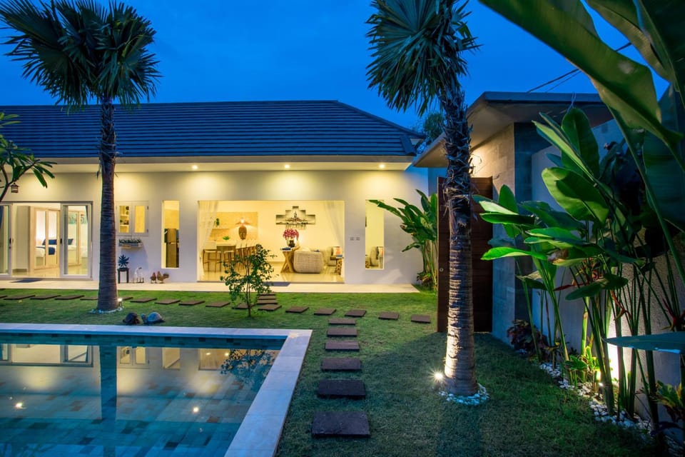 Decorative detail, Garden view, Pool view