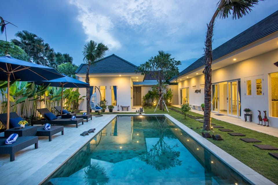 Decorative detail, Garden view, Pool view, Swimming pool