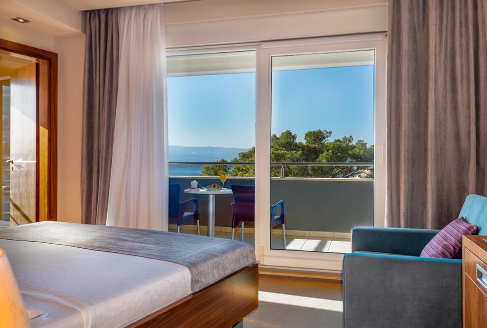 Bed, Balcony/Terrace, Sea view