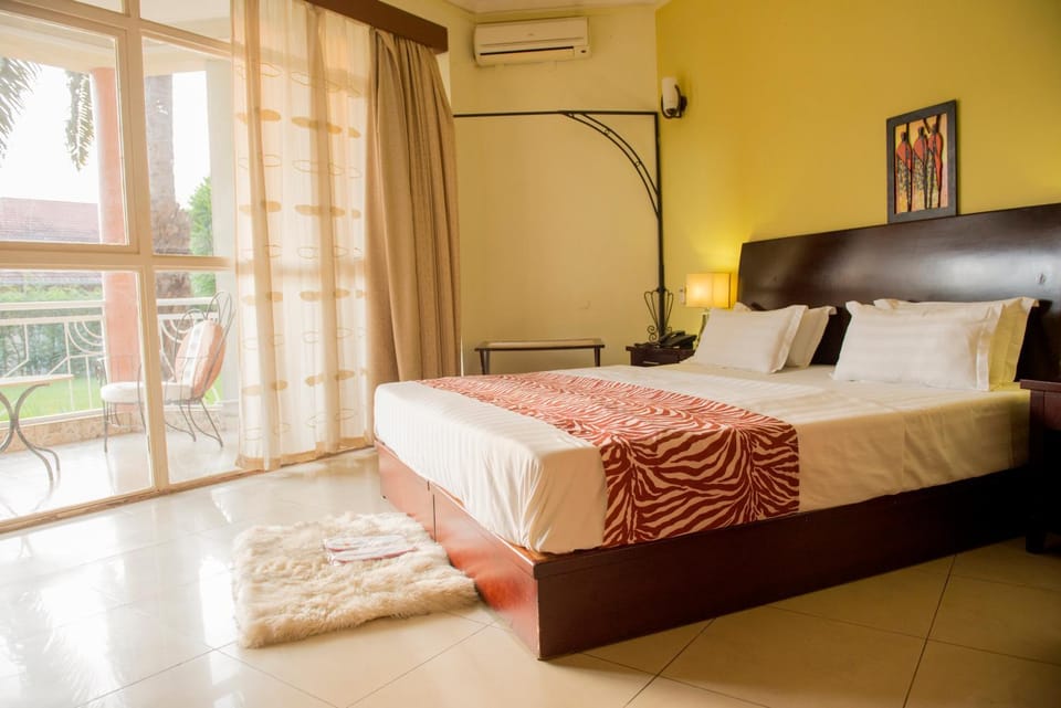 Bed, Photo of the whole room, Bedroom, air conditioner