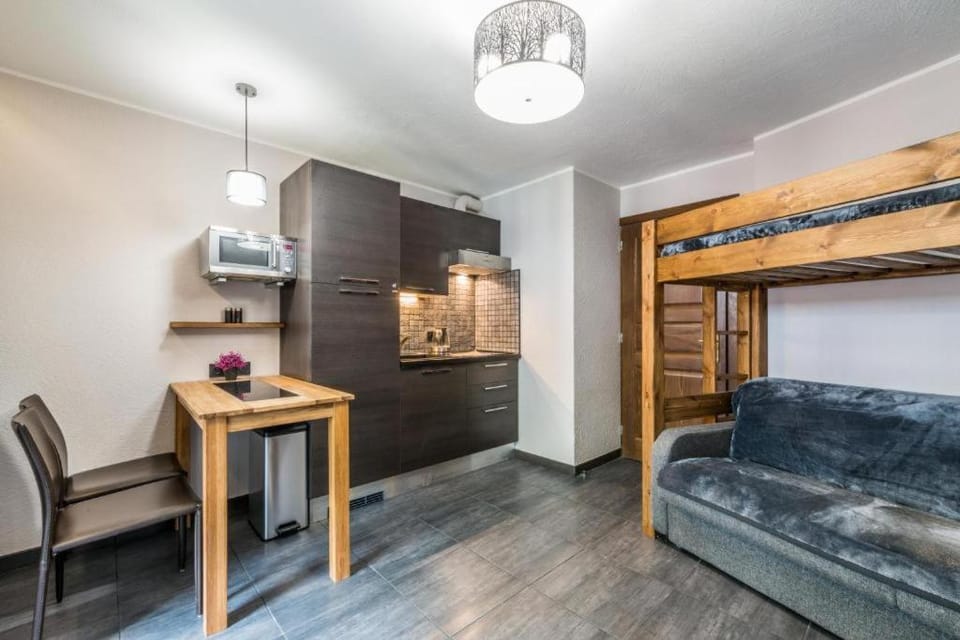 Living room, Seating area, bunk bed