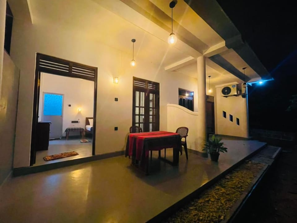Sasaa Guest House Bed and Breakfast in Mirissa