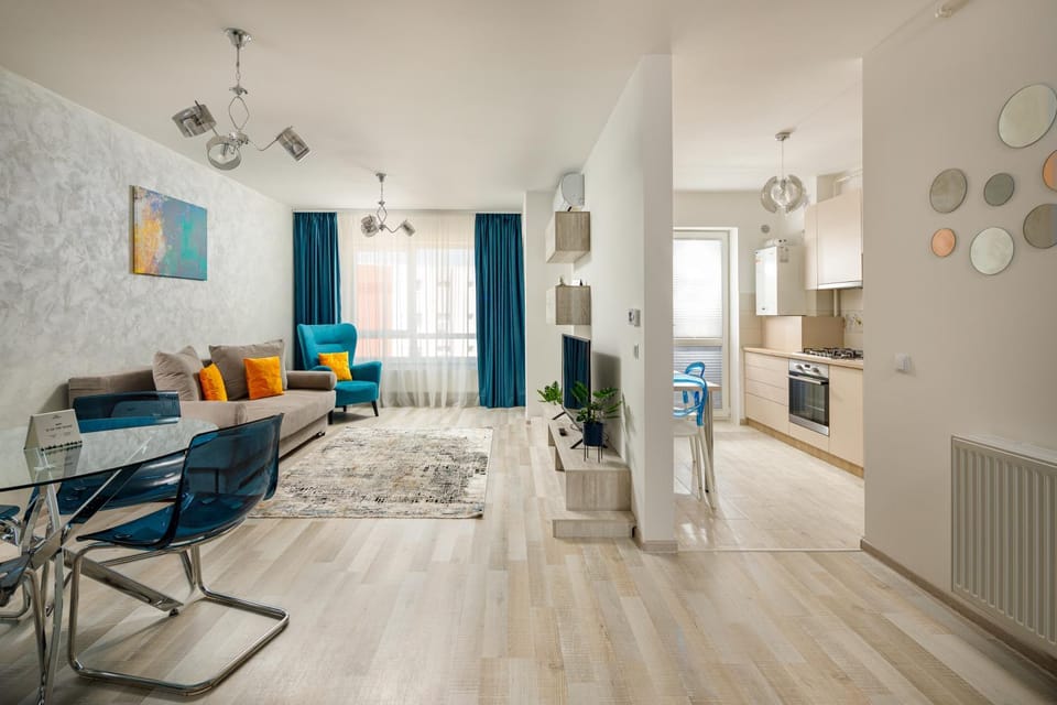 TV and multimedia, Living room, Seating area, Dining area