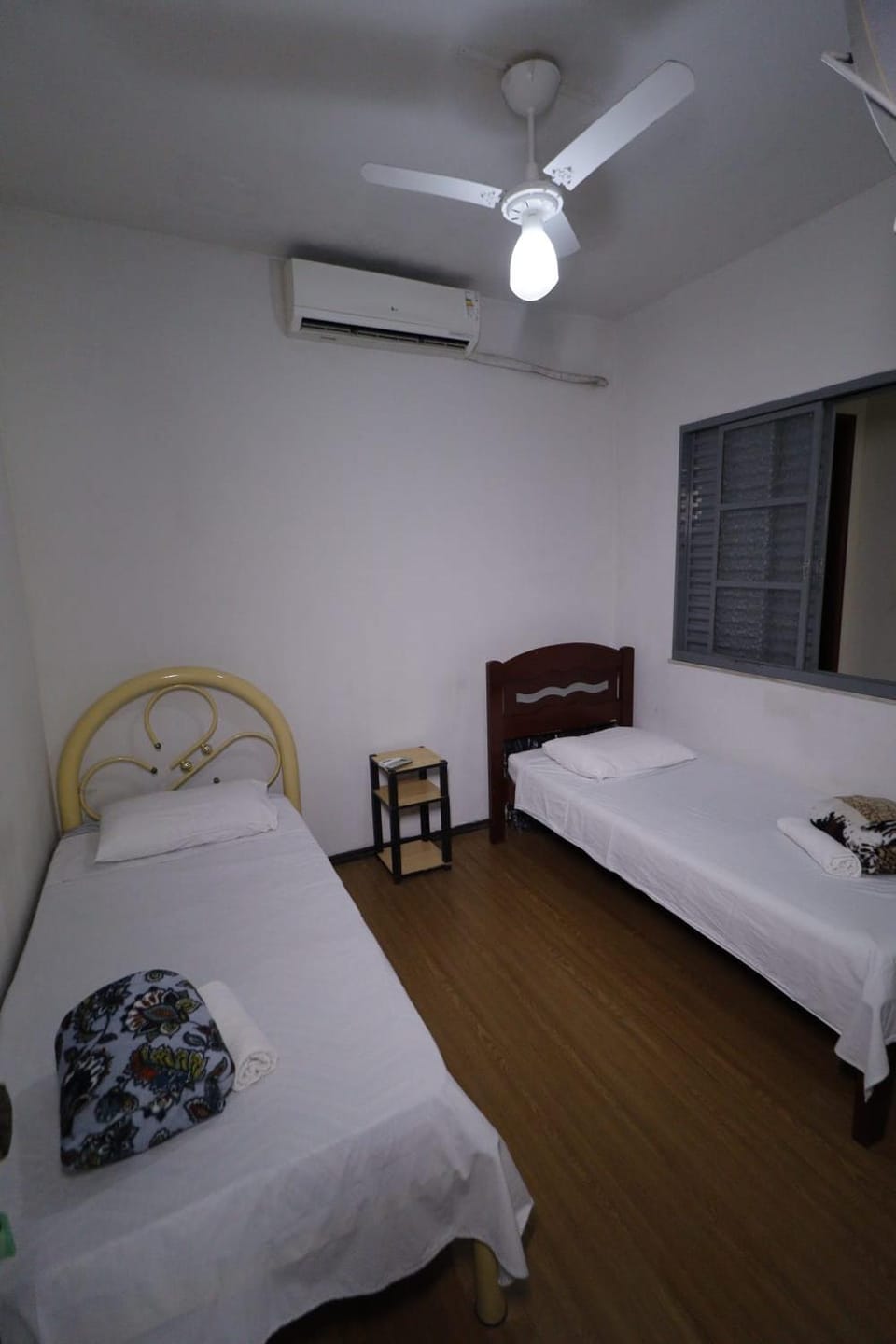 Photo of the whole room, air conditioner