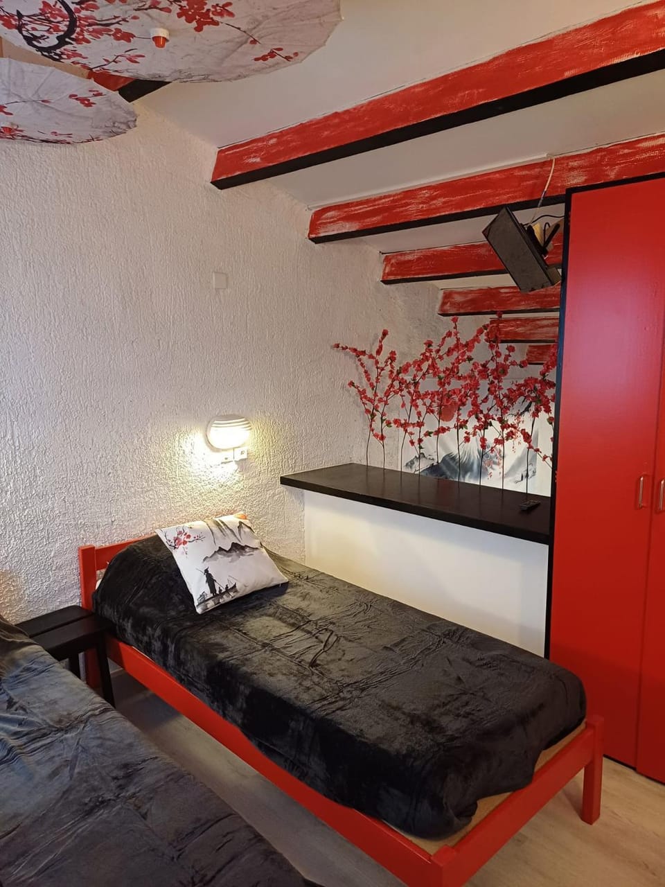 Bed, Photo of the whole room, Bedroom