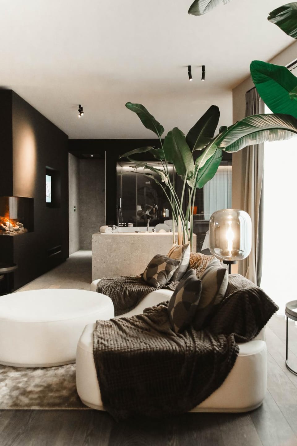 Hot Tub, Seating area, Bedroom