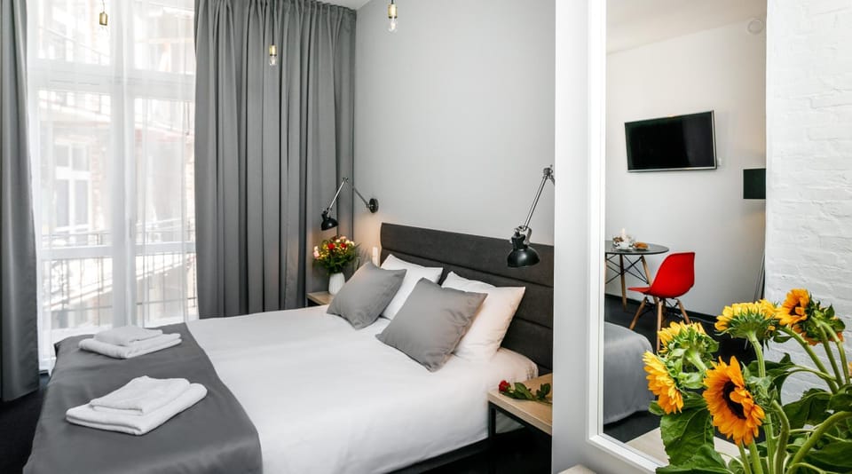 Photo of the whole room, Bedroom
