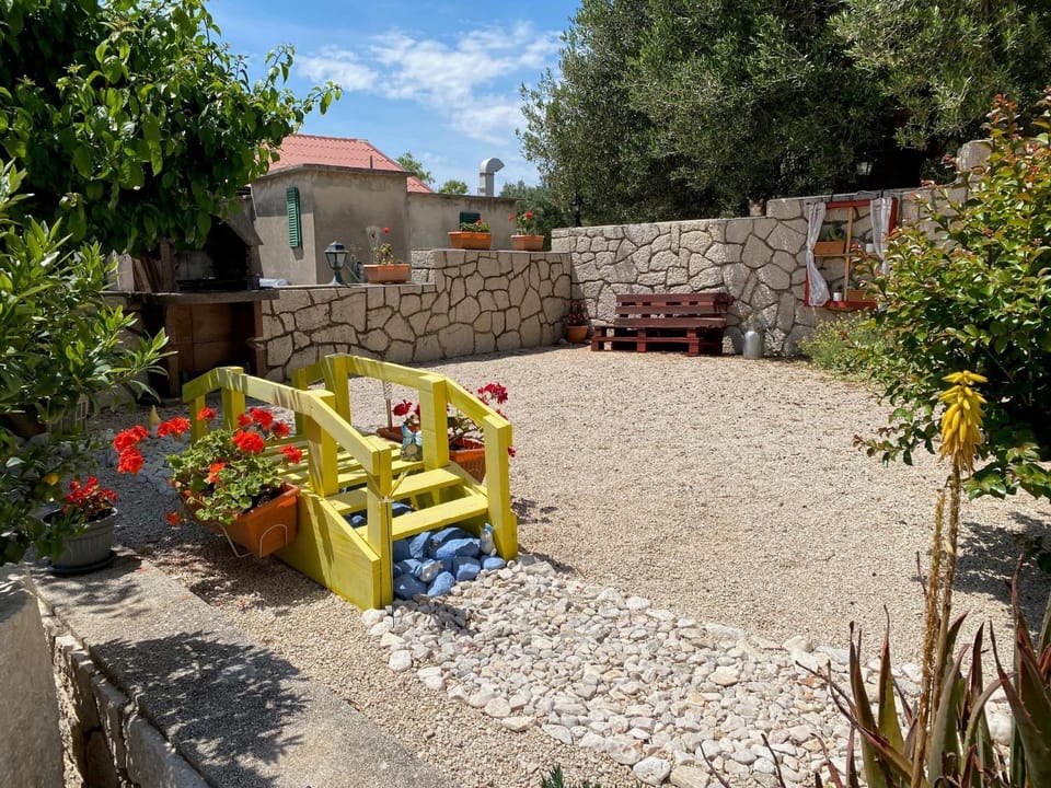 Location, children, Family