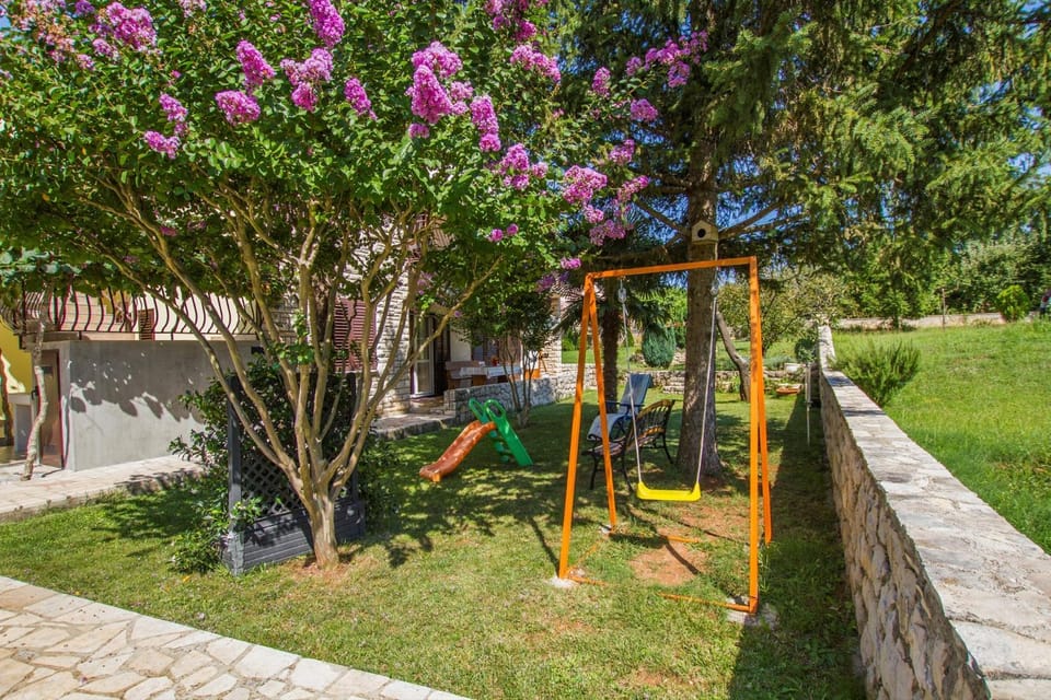 Location, children, Family
