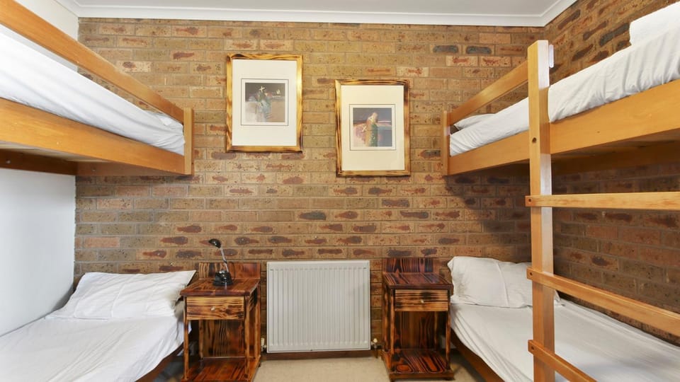 Bedroom, bunk bed