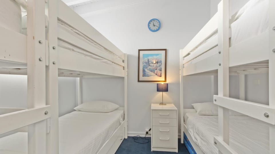 Bedroom, bunk bed