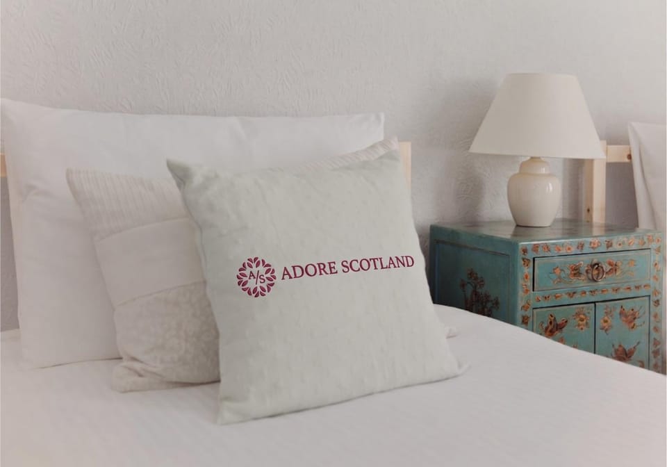 Bed, Decorative detail, Bedroom, Guests, Seasons, Time of day, children, young children, older children, group of guests, cot, Family