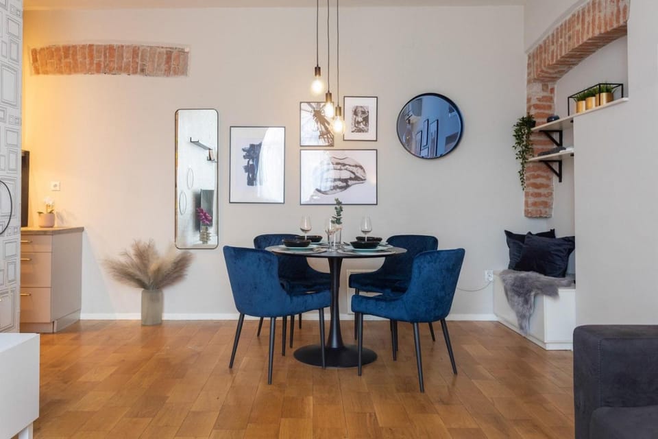 Kitchen or kitchenette, Seating area, Dining area
