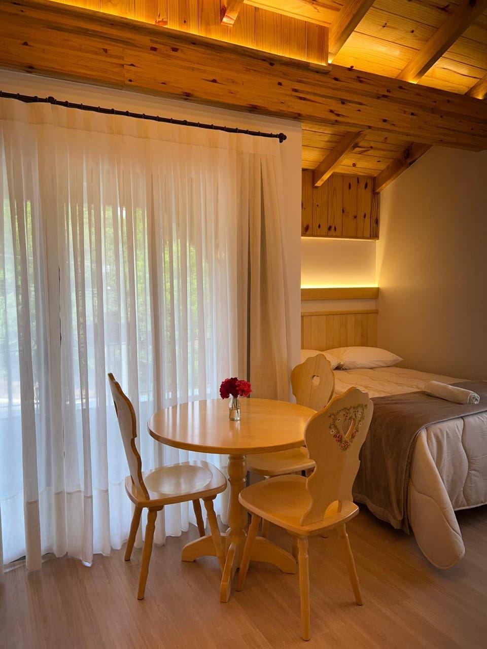 Bed, Photo of the whole room, Dining area, Bedroom