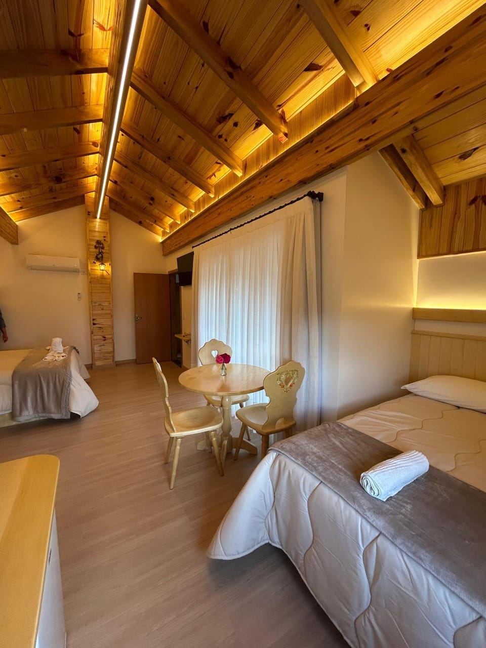 Bed, Photo of the whole room, Seating area, Bedroom
