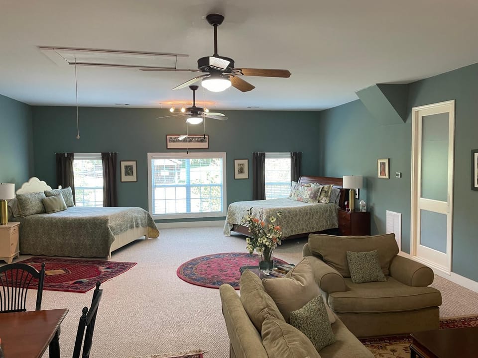 Bed, Living room, Photo of the whole room