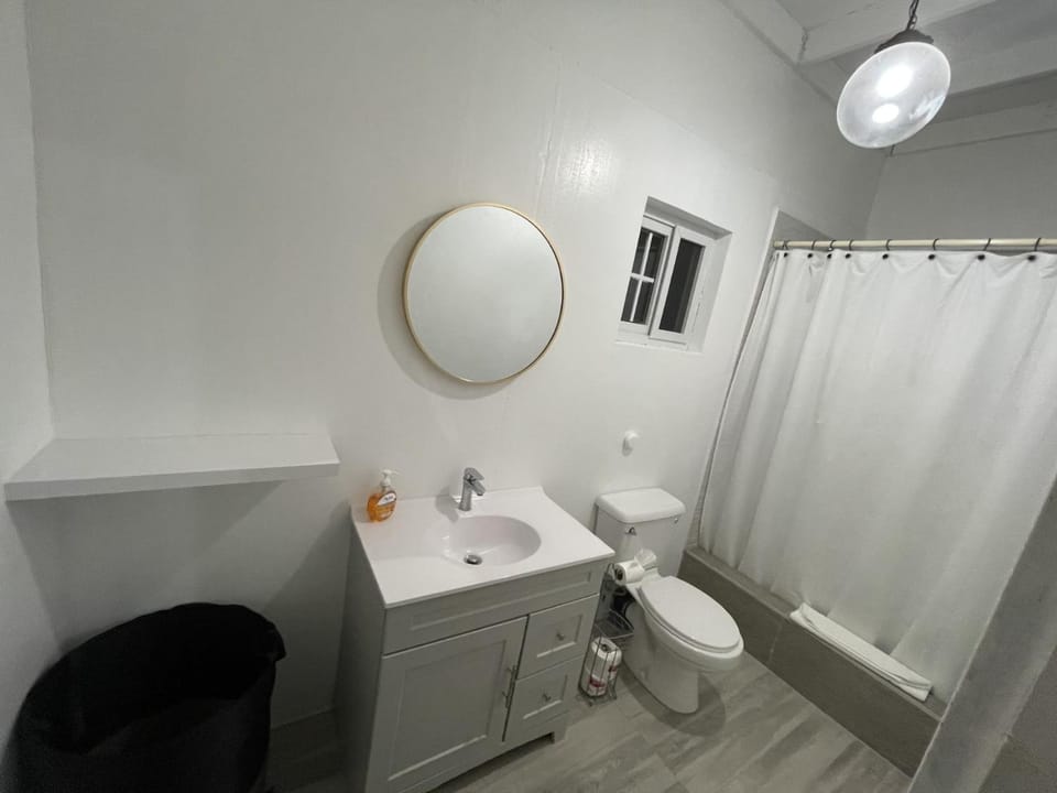 Shower, Toilet