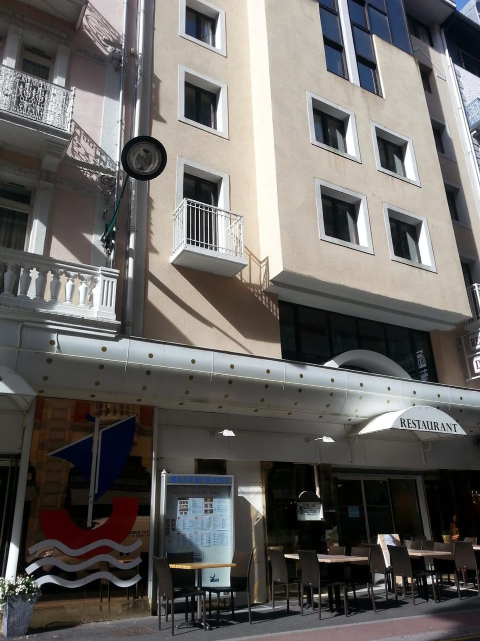 Facade/entrance