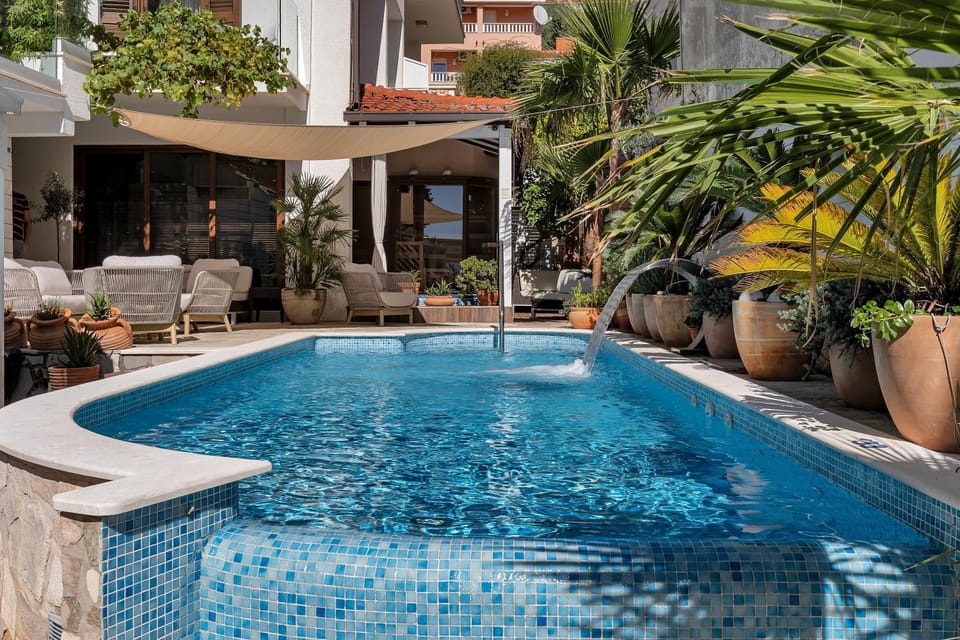 Swimming pool, Swimming pool, sunbed