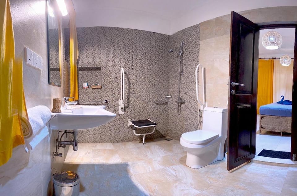 Shower, Toilet, Bathroom, Other, Seating area, Logo/Certificate/Sign, Logo/Certificate/Sign