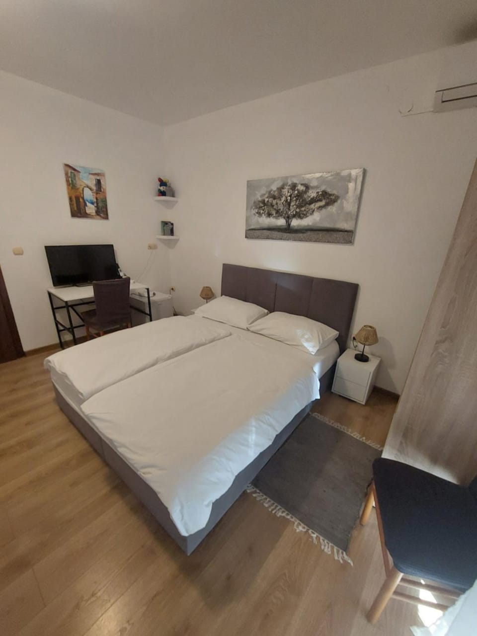 Photo of the whole room