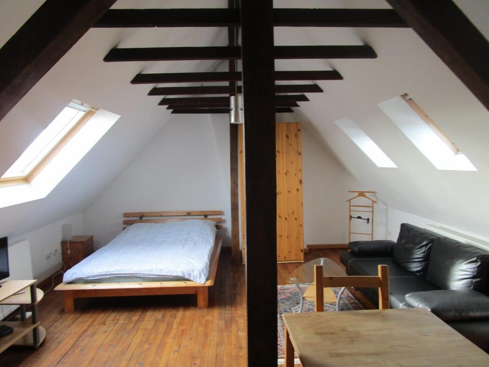 Bed, Photo of the whole room, Seating area, Bedroom